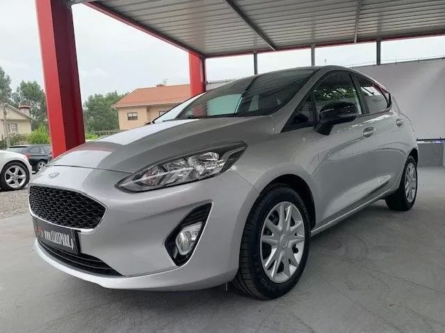 Prateado Usado 2018 Ford Fiesta Business Edition Citadino | € 13.500 - Imagem 1/4