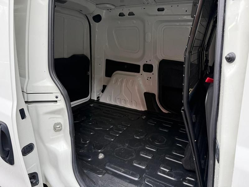 Usado Fiat Doblò 105 HP (77 kW) 2022 Branco Monovolume