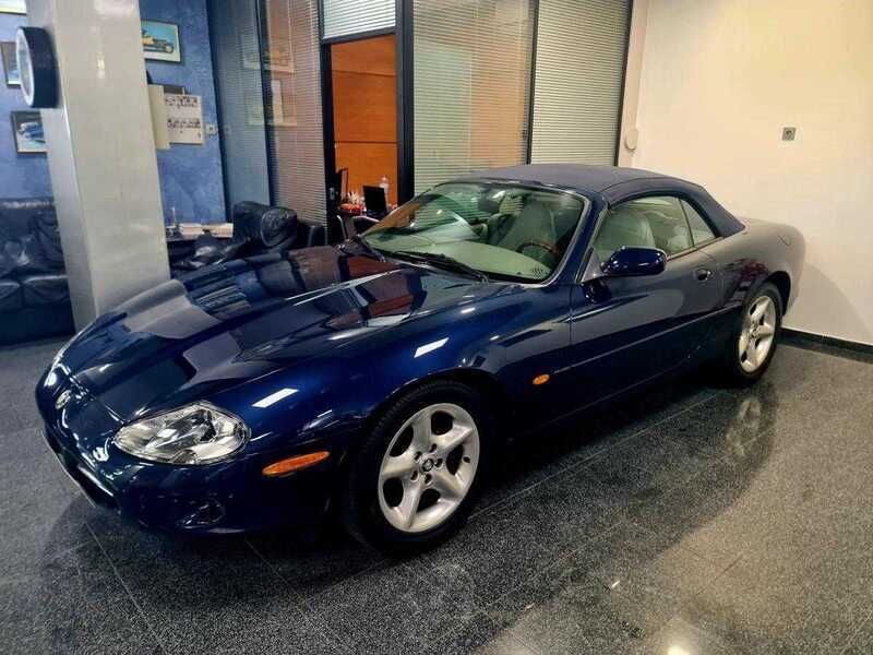 Azul Usado 1997 Jaguar XK8 Cabrios | € 22.900 - Imagem 1/4