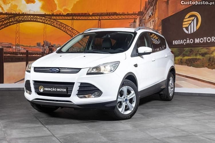 Branco Usado 2016 Ford Kuga Trend SUV | € 14.900 (Preço justo) - Imagem 1/1