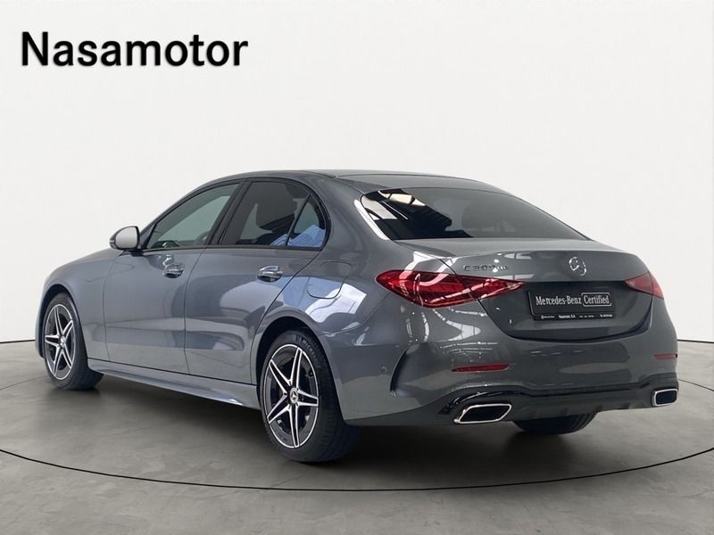 Usado Mercedes C300 313 HP (230 kW) 2024 Cinzento escuro metalizado Sedan