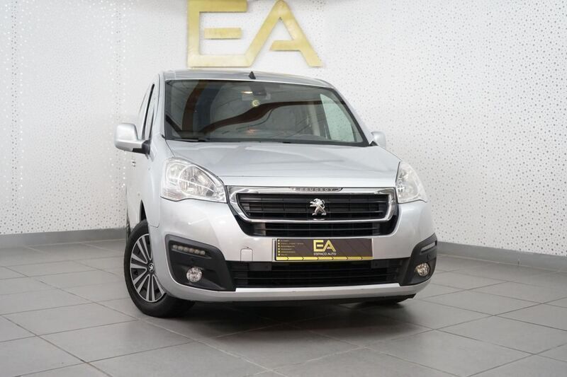Cinza Usado 2015 Peugeot Partner Monovolume | € 11.980 (Preço justo) - Imagem 1/4