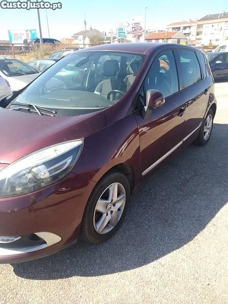 Vermelho Usado 2016 Renault Scénic III Monovolume | € 8.490 (Super Preço) - Imagem 1/1