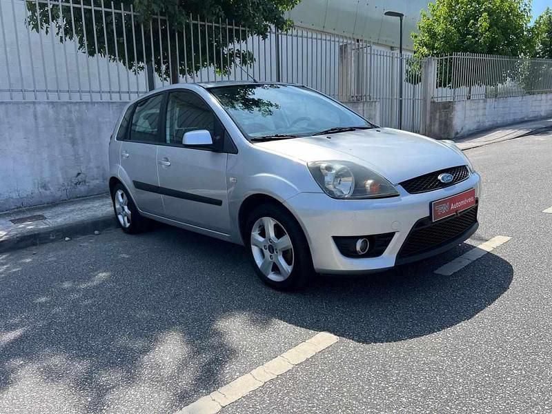 Cinzento Usado 2007 Ford Fiesta Citadino | € 5.400 (Preço elevado) - Imagem 1/4