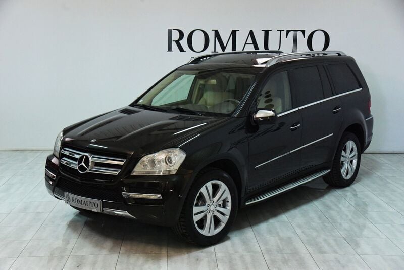 Castanho Usado 2010 Mercedes GL350 SUV | € 34.800 - Imagem 1/4
