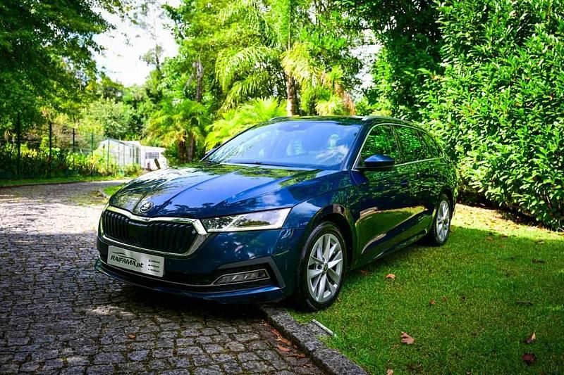 Azul Usado 2021 Skoda Octavia Elegance Carrinha | € 15.900 (Super Preço) - Imagem 1/4