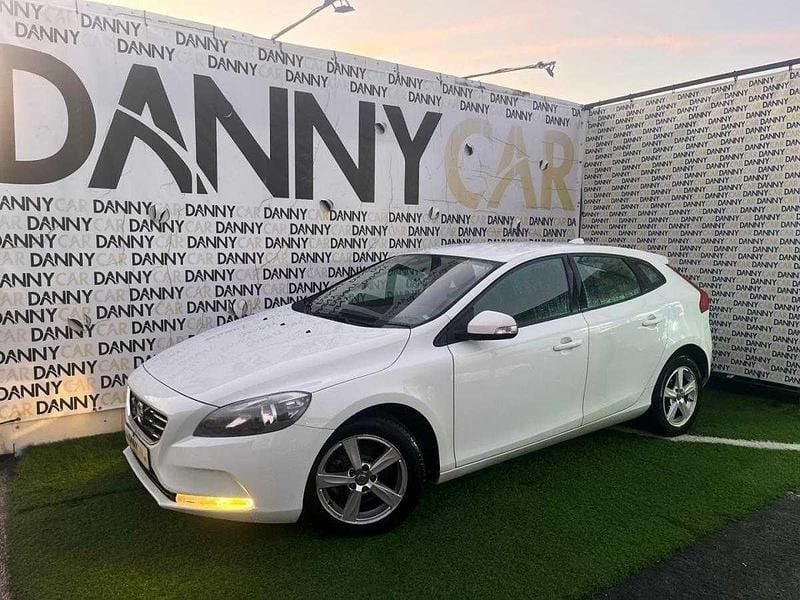Branco Usado 2015 Volvo V40 | € 15.250 (Preço justo) - Imagem 1/4