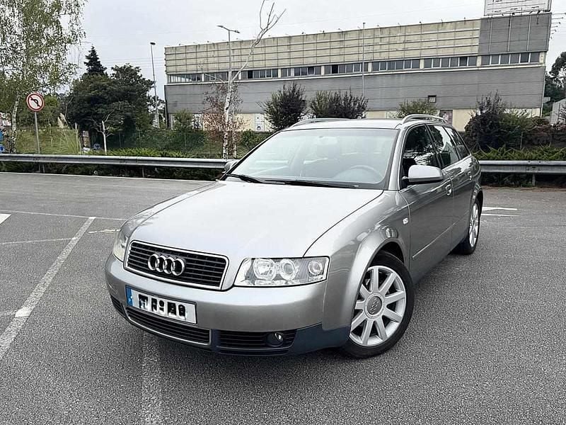Cinzento Usado 2004 Audi A4 Sedan | € 4.950 (Preço justo) - Imagem 1/4