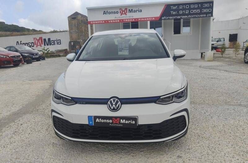 Branco Usado 2020 VW Golf VIII GTE Sedan | € 24.800 (Preço justo) - Imagem 1/4