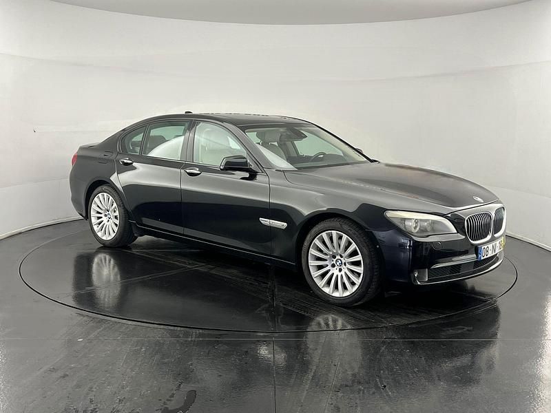 Preto Usado 2011 BMW 730 Sedan | € 12.000 - Imagem 1/4