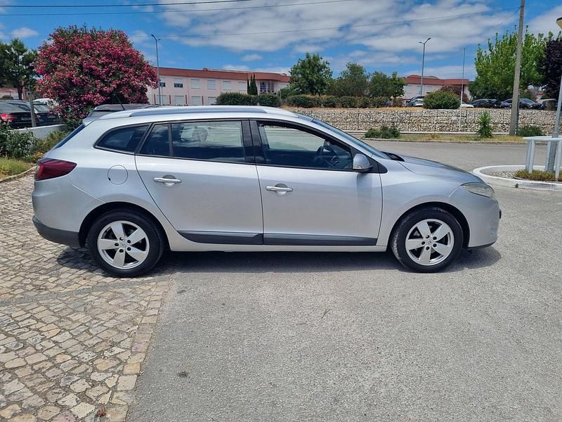 Cinza Usado 2010 Renault Mégane GrandTour Dynamique Carrinha | € 6.499 (Preço justo) - Imagem 1/4