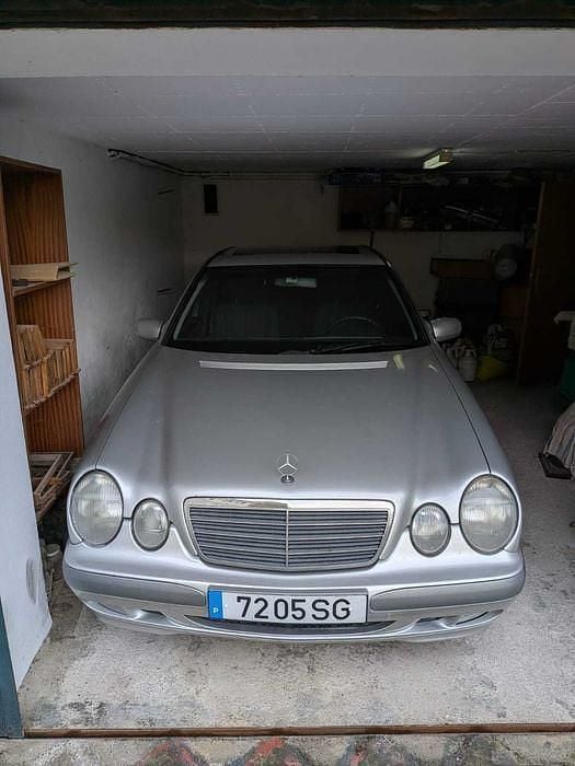 Usado 2000 Mercedes E220 Sedan | € 5.250 (Preço justo) - Imagem 1/4