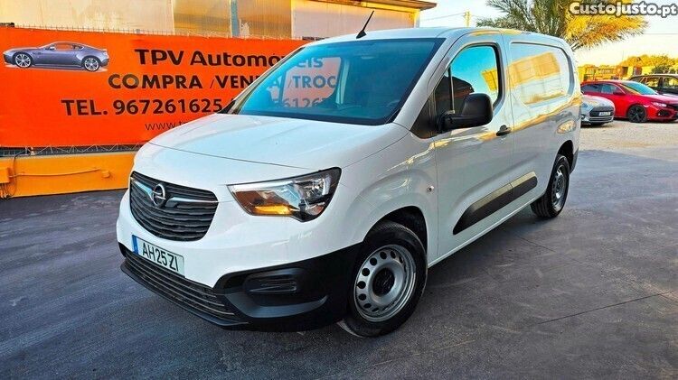 Usado Opel Combo Essentia 102 HP (75 kW) 2021 Branco Monovolume