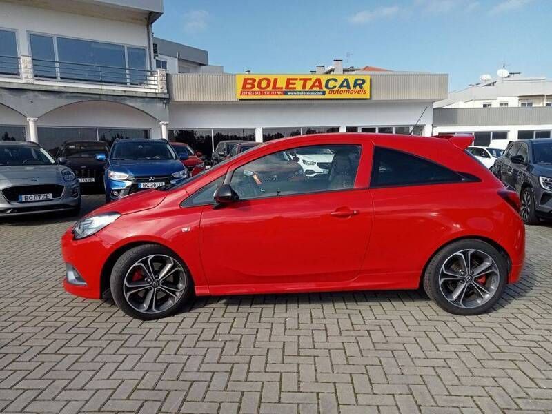Verde Usado 2019 Opel Corsa Coupé | € 18.450 - Imagem 1/4