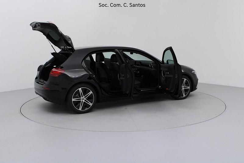 Usado Mercedes A180 Advanced 116 HP (85 kW) 2025 Preto Sedan