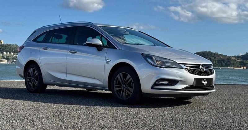 Cinzento Usado 2019 Opel Astra Carrinha | € 10.900 (Preço justo) - Imagem 1/4