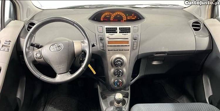 Cinza Usado 2008 Toyota Yaris | € 3.990 (Super Preço) - Imagem 1/1
