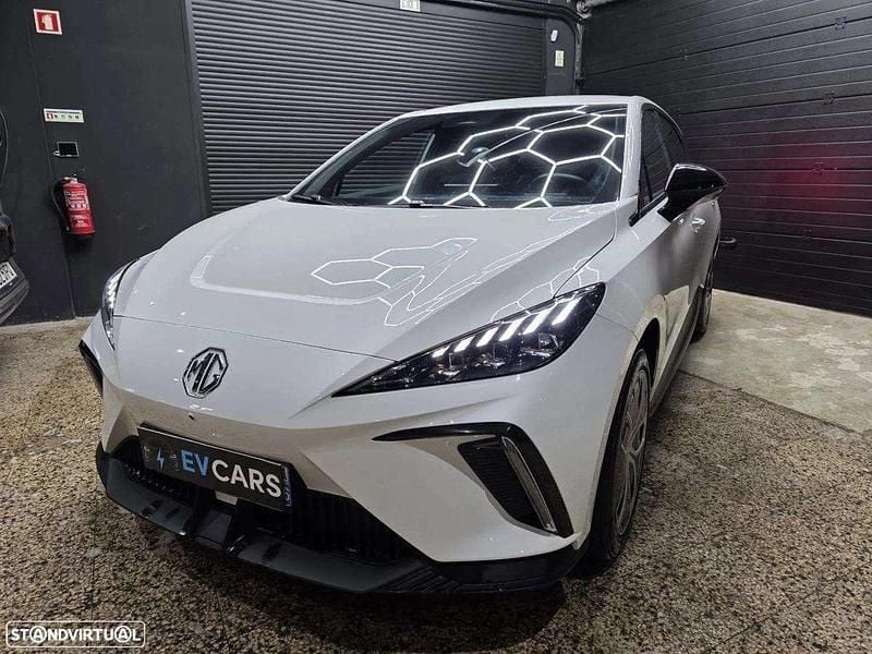 Usado MG MG4 EV 150 kW (204 HP) 2023 Branco Citadino