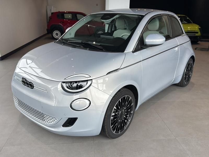 Azul Novo 2025 Fiat 500e La Prima Sedan | € 33.000 (Caro) - Imagem 1/4