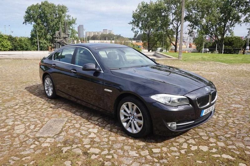 Cinzento Usado 2011 BMW 520 Sedan | € 14.750 (Preço justo) - Imagem 1/4