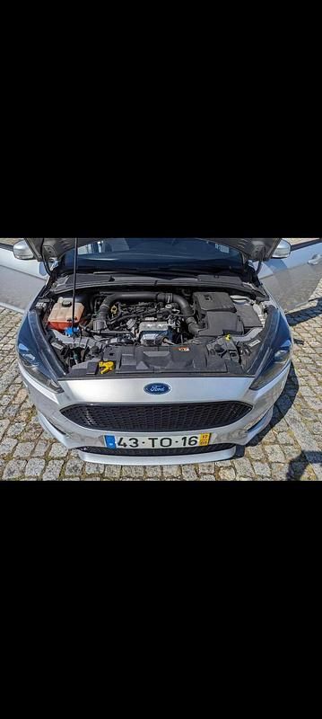 Usado Ford Focus 125 HP (91 kW) 2017 Cinzento Citadino