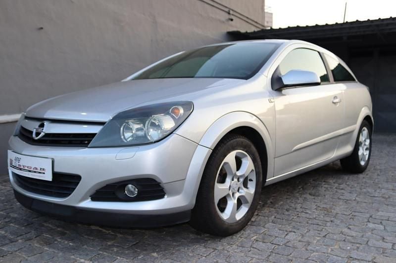 Usado Opel Astra GTC 90 HP (66 kW) 2005 Cinzento