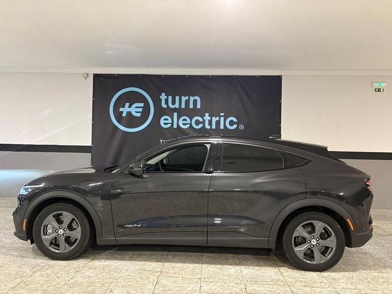 Preto Usado 2022 Ford Mustang Mach-E SUV | € 34.900 (Preço justo) - Imagem 1/4