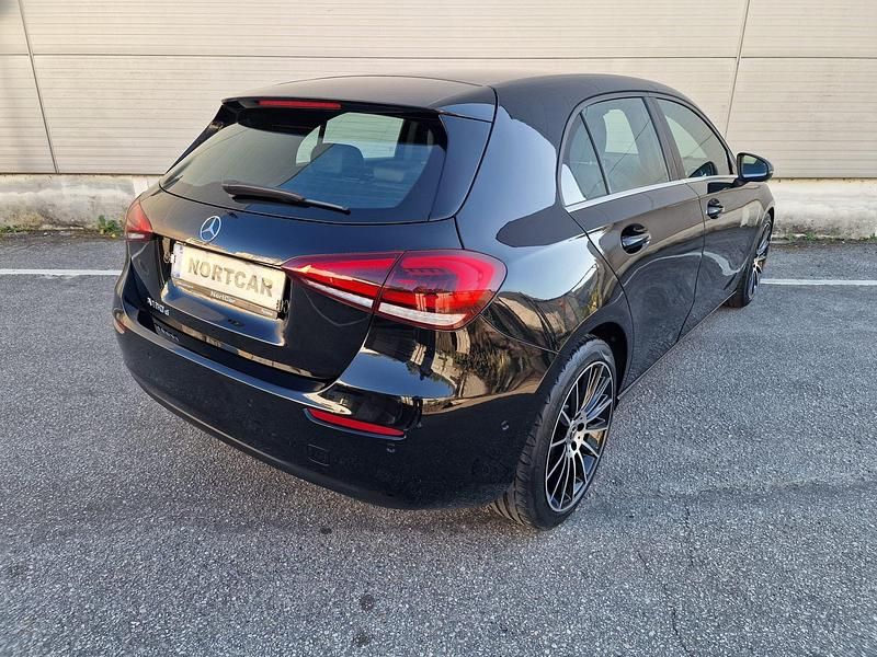Usado Mercedes A180 Style 116 HP (85 kW) 2019 Preto