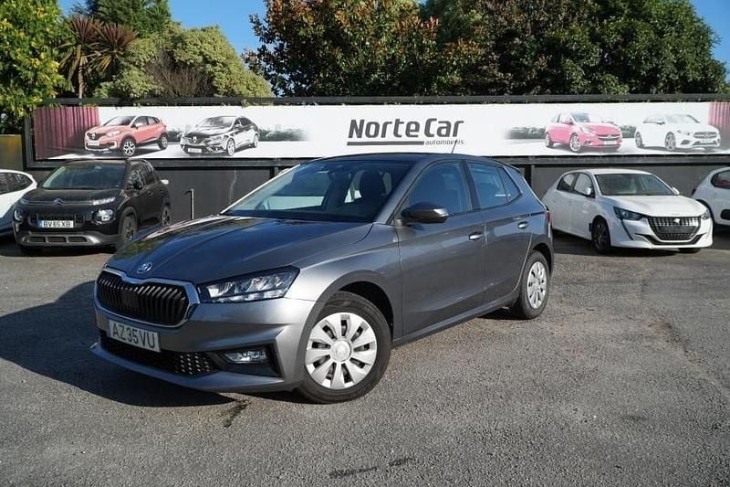 Cinza Usado 2023 Skoda Fabia | € 13.250 (Bom preço) - Imagem 1/4