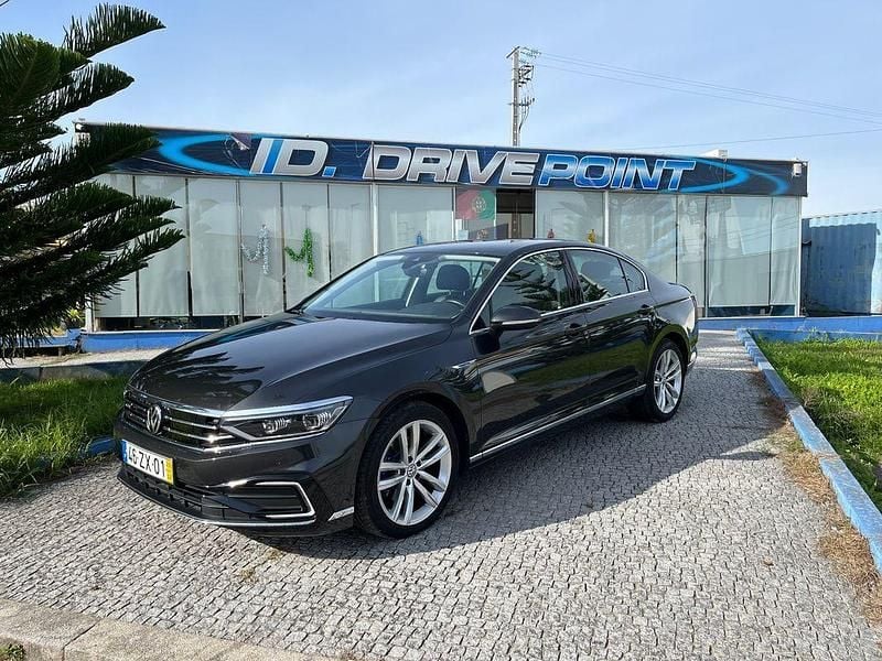 Cinza Usado 2020 VW Passat GTE Sedan | € 22.900 (Preço elevado) - Imagem 1/4