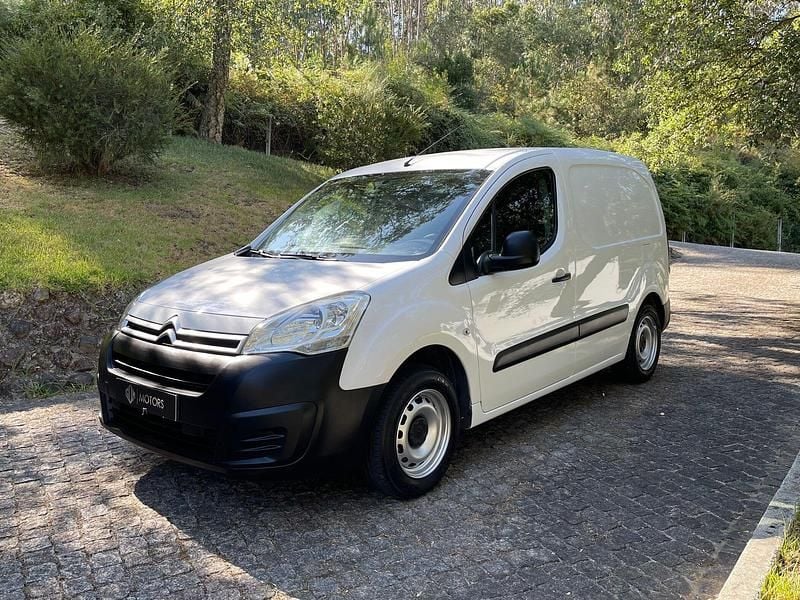 Branco Usado 2016 Citroën Berlingo Monovolume | € 10.950 (Preço justo) - Imagem 1/4