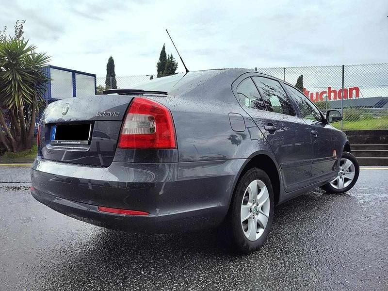 Usado Skoda Octavia 105 HP (77 kW) 2009 Antracite