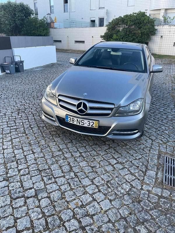 Cinzento Usado 2013 Mercedes C250 Coupé | € 16.900 (Preço justo) - Imagem 1/4