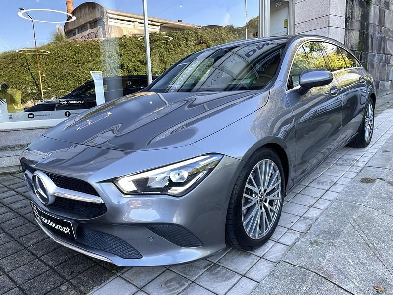 Usado Mercedes CLA180 116 HP (85 kW) 2020 Cinzento branco Sedan