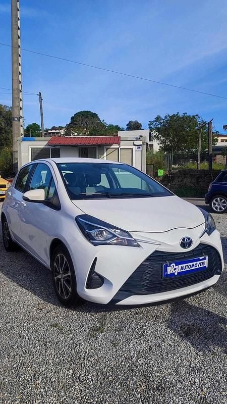 Branco Usado 2020 Toyota Yaris Citadino | € 12.787 - Imagem 1/4