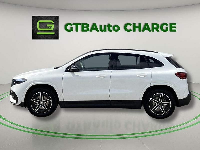 Branco Usado 2024 Mercedes EQA300 AMG line SUV | € 42.499 - Imagem 1/4