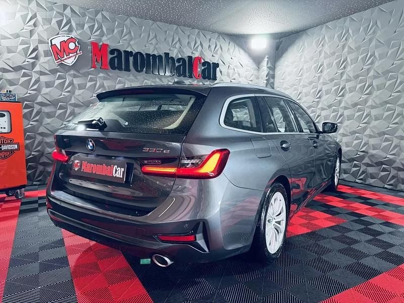 Usado BMW 330e Sport Line 292 HP (214 kW) 2020 Cinza antracite Carrinha