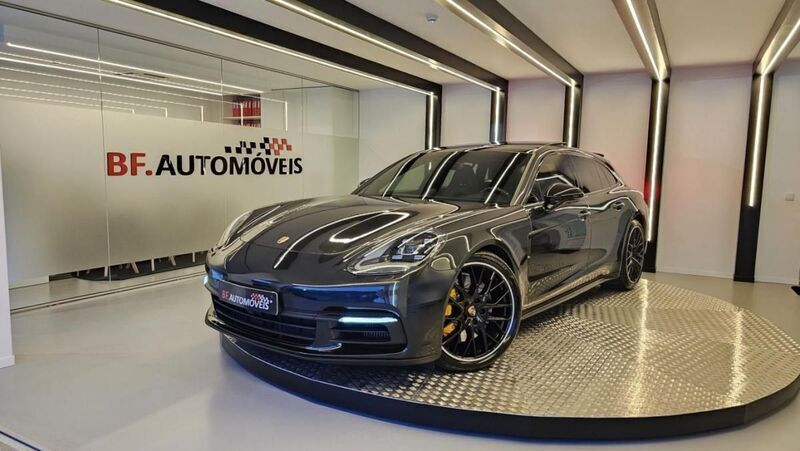 Cinzento Usado 2018 Porsche Panamera S E-Hybrid Sport Turismo Sedan | € 74.900 (Preço elevado) - Imagem 1/4