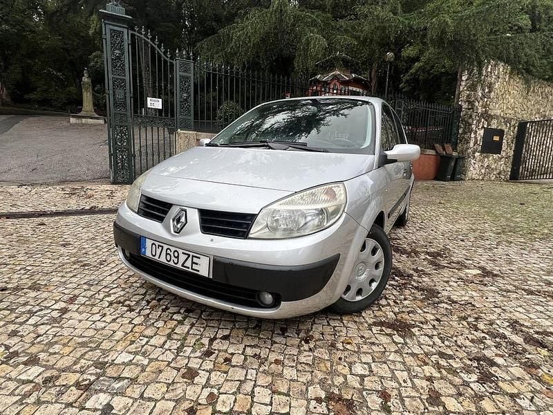 Usado 2004 Renault Scénic II Monovolume | € 2.950 (Caro) - Imagem 1/4