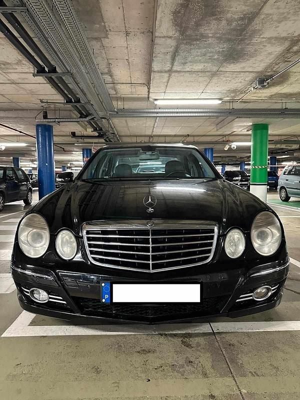 Usado Mercedes E220 170 HP (125 kW) 2007 Preto Sedan