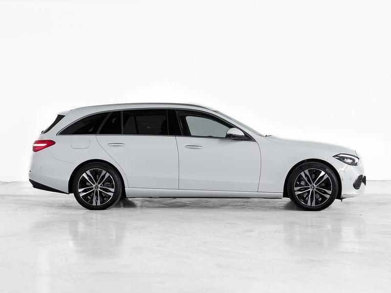 Usado Mercedes C300 Avantgarde 313 HP (230 kW) 2023 Branco Carrinha