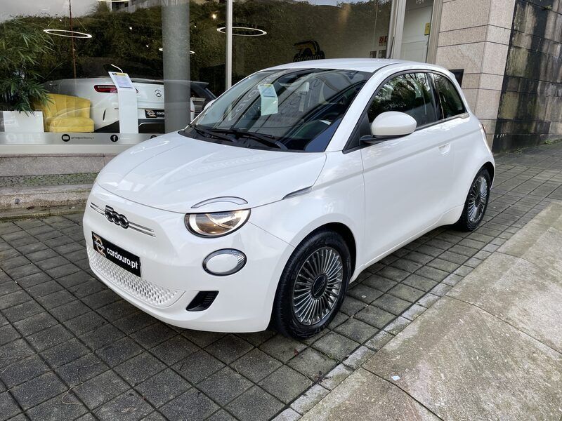 Usado Fiat 500e 86 kW (118 HP) 2021 Branco azul, cinzento, preto Citadino