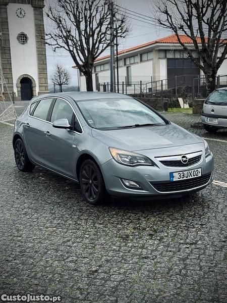 Cinza Usado 2010 Opel Astra Enjoy Citadino | € 7.500 (Preço justo) - Imagem 1/1
