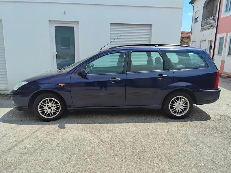 Usado 2002 Ford Focus Sedan | € 1.450 (Bom preço) - Imagem 1/4