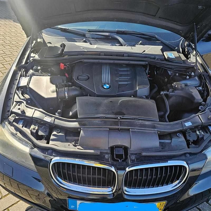 Usado BMW 318 143 HP (105 kW) 2012 Preto Carrinha