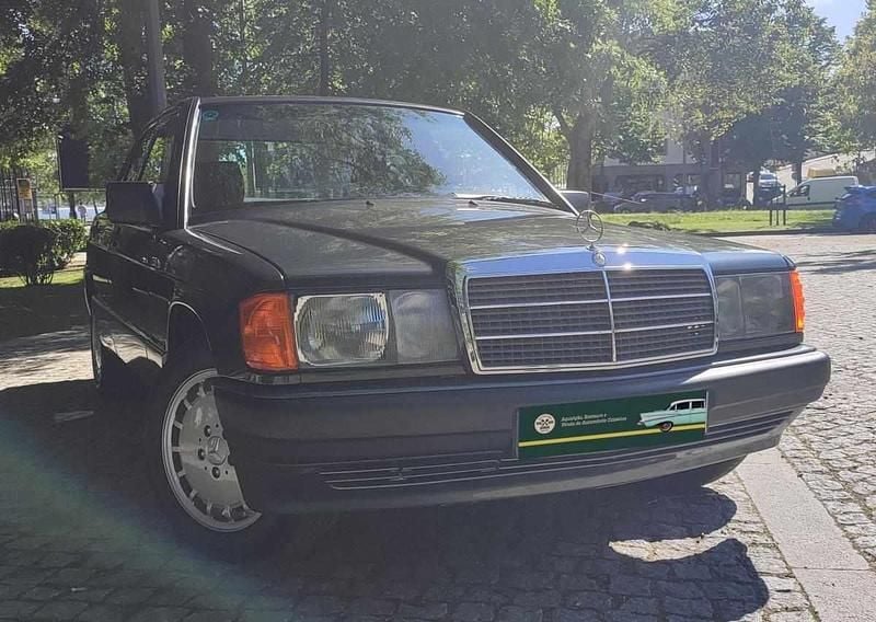Usado Mercedes 190 107 HP (78 kW) 1992 Cinzento Sedan