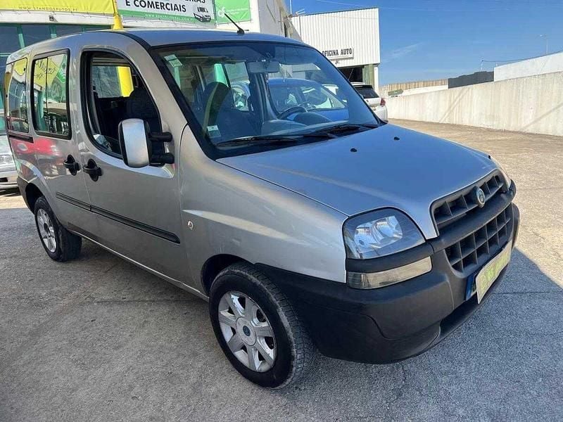 Usado Fiat Doblò 70 HP (51 kW) 2005 Cinzento Monovolume