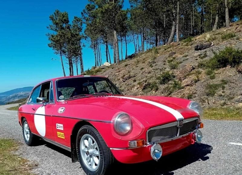 Vermelho Usado 1974 MG B | € 32.000 - Imagem 1/4