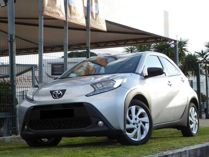 Cinzento Usado 2023 Toyota Aygo X Limited SUV | € 17.200 - Imagem 1/4