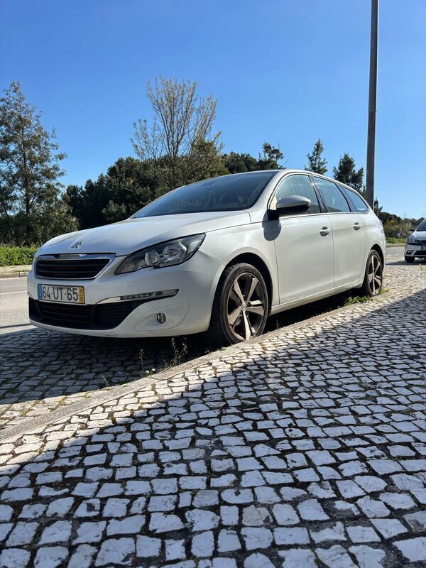 Branco Usado 2015 Peugeot 308 Active | € 6.900 (Super Preço) - Imagem 1/4